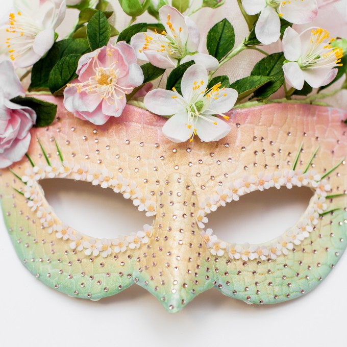 Masquerade mask woman with flowers, birds and veiling, having leather-like embossing covered and rhinestones 